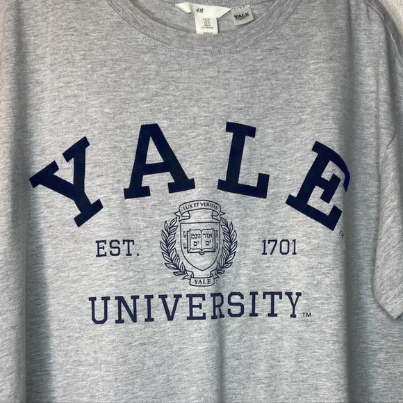 H&M Oversized Printed Tee in Cotton Jersey with Yale University on Front - Picture 10 of 13